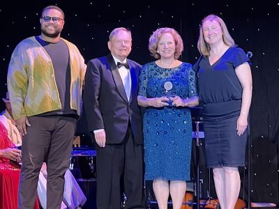 Jimmy Gilmore and Elizabeth Beilman accepting award