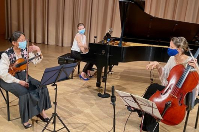 Calichi Piano Trio: Ieva Jokubaviciute, piano; Hsiao-mei Ku, violin; Caroline Stinson, cello